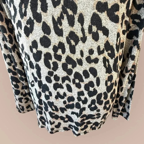 Maurices 24/7 Long Sleeves Cut Out Neck Twisted Tee Shirt Size XXL Animal Print - Picture 13 of 16